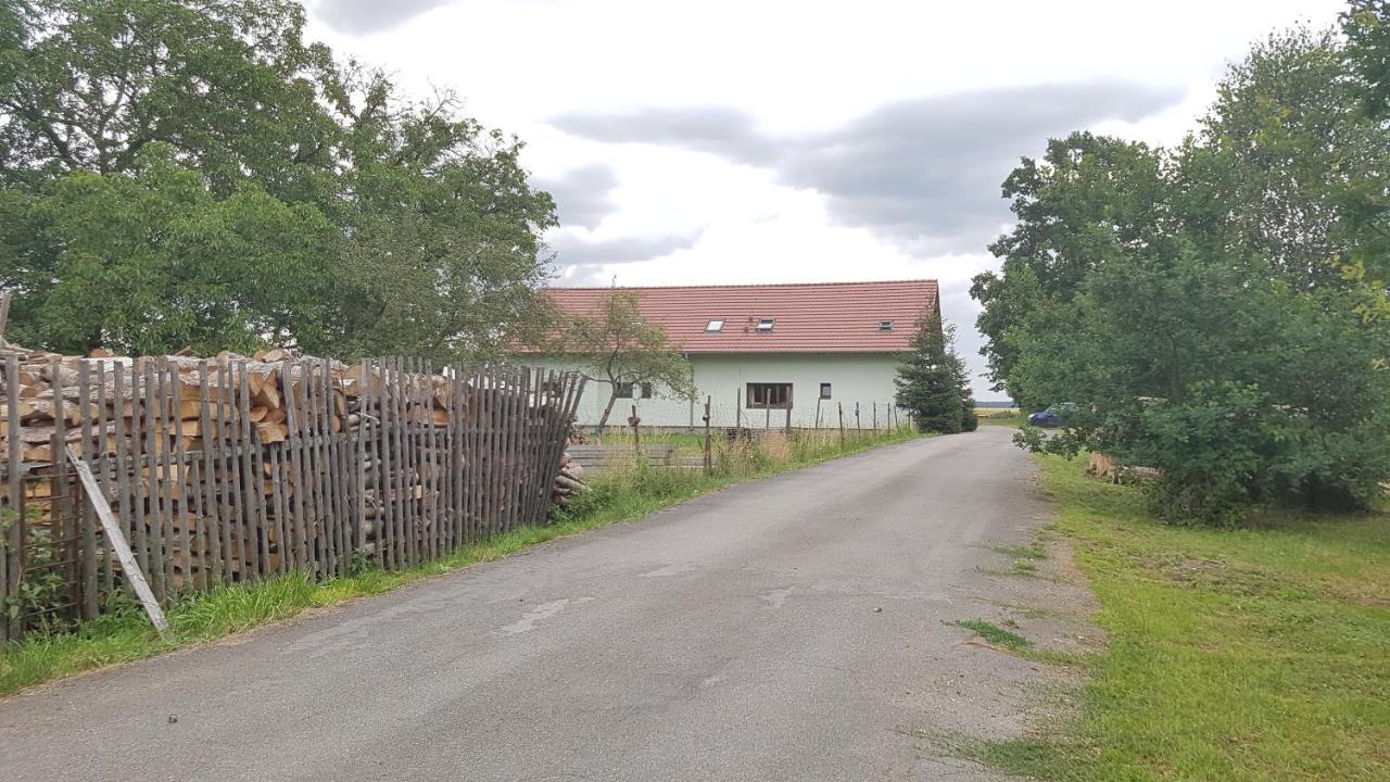 Na Samote U Lesa -Rasovna Apartment Msecke Zehrovice Bagian luar foto